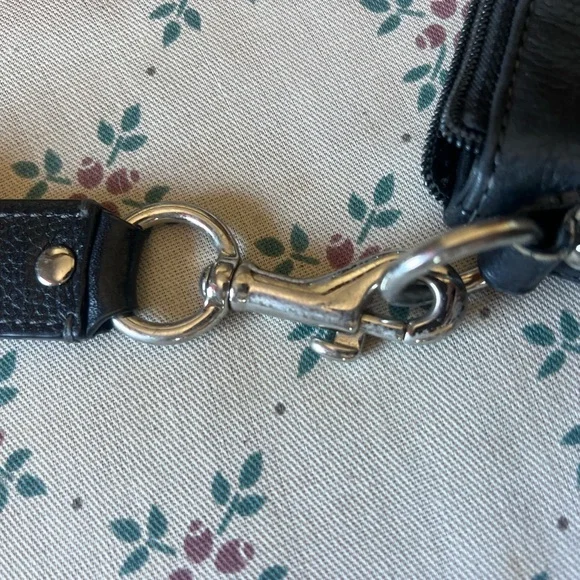 Coach Black Leather Swingpack Crossbody Turn Lock Pocket - Picture 9 of 11